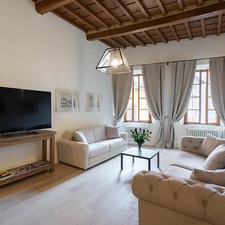 Pure Luxury In Oltrarno Apartment